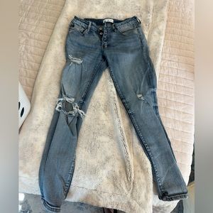 KanKan Distressed Jeans